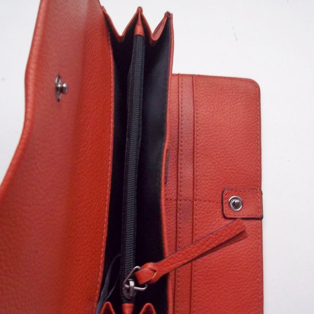 Tahari Leather SIENNA Flap Clutch Wallet NWOT - Picture 5 of 6